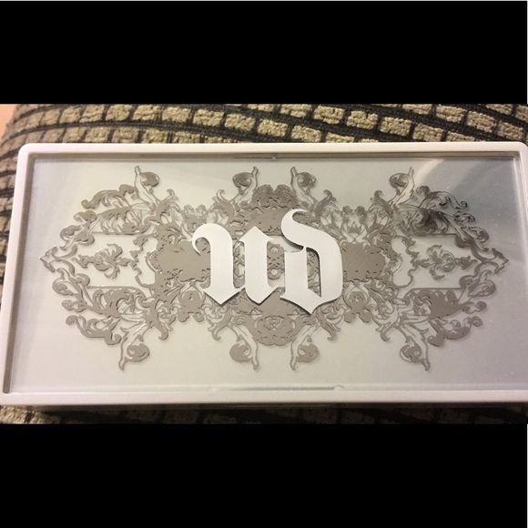 NIB Urban Decay Anarchy Face Case - Picture 6 of 7